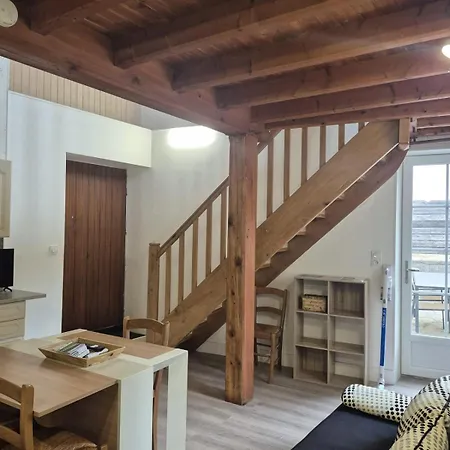 Maison Chaleureuse Et Calme Avec Parking A Pouzauges *