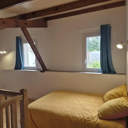 Maison Chaleureuse Et Calme Avec Parking A Pouzauges *