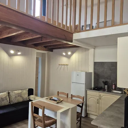 Maison Chaleureuse Et Calme Avec Parking A Pouzauges بوزاوغيس