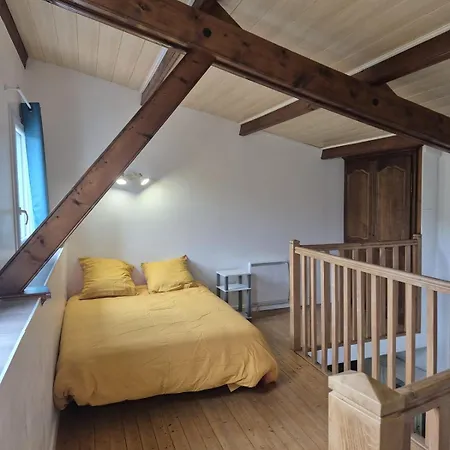 Maison Chaleureuse Et Calme Avec Parking A Pouzauges